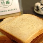 オリミネベーカーズ - オリミネ食パン　6枚ギリで。袋を開けるとふわ～と香りが！