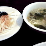 新三昧 - 回鍋肉ランチの小鉢とスープです