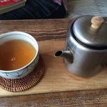 カフェ カチル - ランチにはコーヒー、紅茶、三年番茶がつきます。