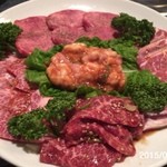 焼肉レストラン・匠 - ゴールデン肉劇場！
・和牛霜降りカルビ
・和牛カルビ
・骨付きカルビ
・タン塩
・ふわとろホルモン
肉もさることながらタレが上手い！
価格も安い！
