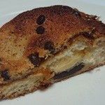 ブーランジェリー ブルディガラ - 中にはまったりカスタードと、本格的な香りの板チョコが