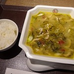 中国大明 火鍋城 天神食府 - 「高菜と細切肉麺」に、白ご飯が付きます