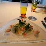 SAKURA - 桜チップで燻した自家製スモーク鯛ビーツのエスプーマと菜園飾り