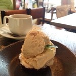 クワランカ カフェ - くるみキャラメルのアイスタルト