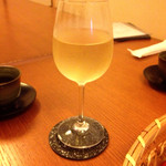 やました 日本料理 - 白ワイン
            グラスで600円