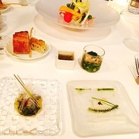 サーラ アマービレ - ガラスのお皿が眼に爽やか✨
