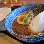 牛たん焼き 仙台辺見 - 料理写真:牛テールラーメン　ハーフサイズ(¥450)、半麦飯(¥100)