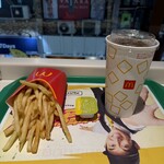 マクドナルド - 料理写真:■マックフライポテトL¥290
■マスタードソース¥60
■コカ・コーラ(L)¥380