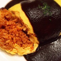 厳選洋食さくらい - オムライス(デミグラスソース)。