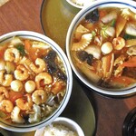 三宝亭 - 料理写真:海老たっぷり五目うま煮めん(エビ5尾追加)(左)& 五目うま煮めん