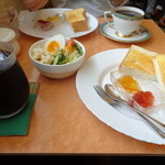 Sharon - モーニング　アイスコーヒー、パン、サラダで６００円