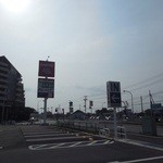 Kasumi - フードスクエア カスミ 西の原 店の前の通り  [撮影：2015.5月吉日] 