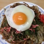 焼きそば関矢 - 焼きそば　目玉焼きトッピング