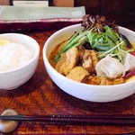 奥芝商店 八王子田代城 - 国産豚角煮と大根に納豆、舞茸、十勝ギョーザをトッピング
