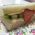 ヒヨシヤ - フルーツサンドイッチ