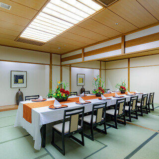 位於北斗與大和之間的包廂（可容納8至12位客人）。
      每位費用為1,265日圓，需提前預約。