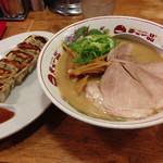 天下一品 - ギョウザ定食ライス無し(チャーシュー麺にしましたー☆)