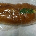 北原製パン - コーンサラダパン、165円（税別）右ポテサラ、左コーンコロッケ