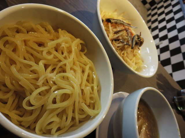 学生から絶大な人気のある『にぼ次郎』石山にオープン！』by ☆かず