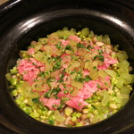 虎白 - 和牛と春野菜の炊き込みご飯
      