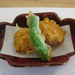 日本料理ざんぐり - 揚げ物　シシトウ、新ジャガと海老と明太の包み揚げ