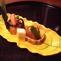 まとの - からすみ、蕨、菱玉子、林檎香味煮、稚鮎甘露、慈姑煎餅。