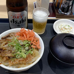松屋 - 料理写真:ビール中瓶(アサヒスーパードライ)＋松屋の牛焼肉丼(並盛)＋ミニポテサラ