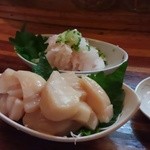 炉ばた　魚千 - ホタテ刺身と銀かれいえんがわ