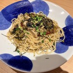 鎌倉パスタ - 料理写真:高菜と鶏肉のピリ辛パスタ