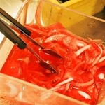 まんねんカレー - オニオンスライスの酢漬け