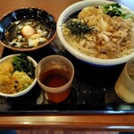 丸亀製麺 - 料理写真:温玉入り 旨辛豚つけ汁うどん(3玉) 1,090円⇨1,060円 ♪