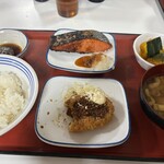 中央市場食堂 - 料理写真:四品定食880円