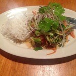 タイ居酒屋 トンタイ - 牛肉のサラダ。