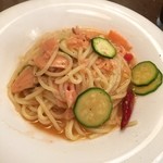 PASTAVOLA - スモークサーモンとズッキーニ