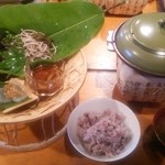 茶処 あ・そこ - モーニングはメインの陶板焼き、小鉢、黒米ごはん、味噌汁、ドリンクが付く。(201505)