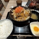 吉野家 - 料理写真:牛鉄板焼肉定食 954円