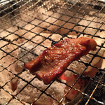 炭火焼肉ホルモン 徳臓 - 2015.5. ひっくり返して