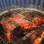 炭火焼肉ホルモン 徳臓 - 2015.5. さらに焼く