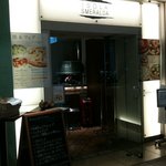 イゾラ スメラルダ - 店の入り口です。