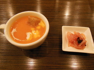 KIRUSHNA - トマトクリームスープとアジャール（ピクルス）