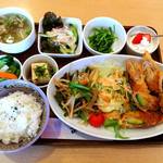 カフェレストりん - 2015･5･20･午餐。
      
      野菜&キノコの肉巻揚げ。ニラもやし炒め。せりのナムル。カマカニのキュウリあえ。冷奴。冬瓜スープ。デザート。