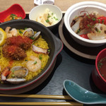 和ごはんとカフェ chawan - パエリヤ&香酢チキン 1380円（税抜き）