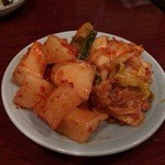 焼肉板門店 - キムチ盛合せ400円