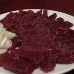 焼肉板門店 - 馬刺しはこのボリュームで1,100円