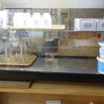 ウッドベリーズ - 今回はレジカウンター横のスペースでフローズンヨーグルトを頂きました。