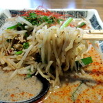 2015年5月19日(火)　黒胡麻坦々麺(950円)　麺リフト