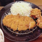 とんから亭 - 料理写真:トンから定食A(ロースカツ&唐揚げ)
ごはん、味噌汁、キャベツおかわり無料
1209円(2026年9月)