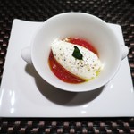 アルモニコ - トマトのジュレとモッツァレラチーズのムースのカプレーゼ