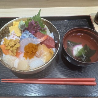 小松水産の海鮮丼_1