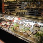 シュークリー - 店内右側のチョコ＆ギフトコーナー。